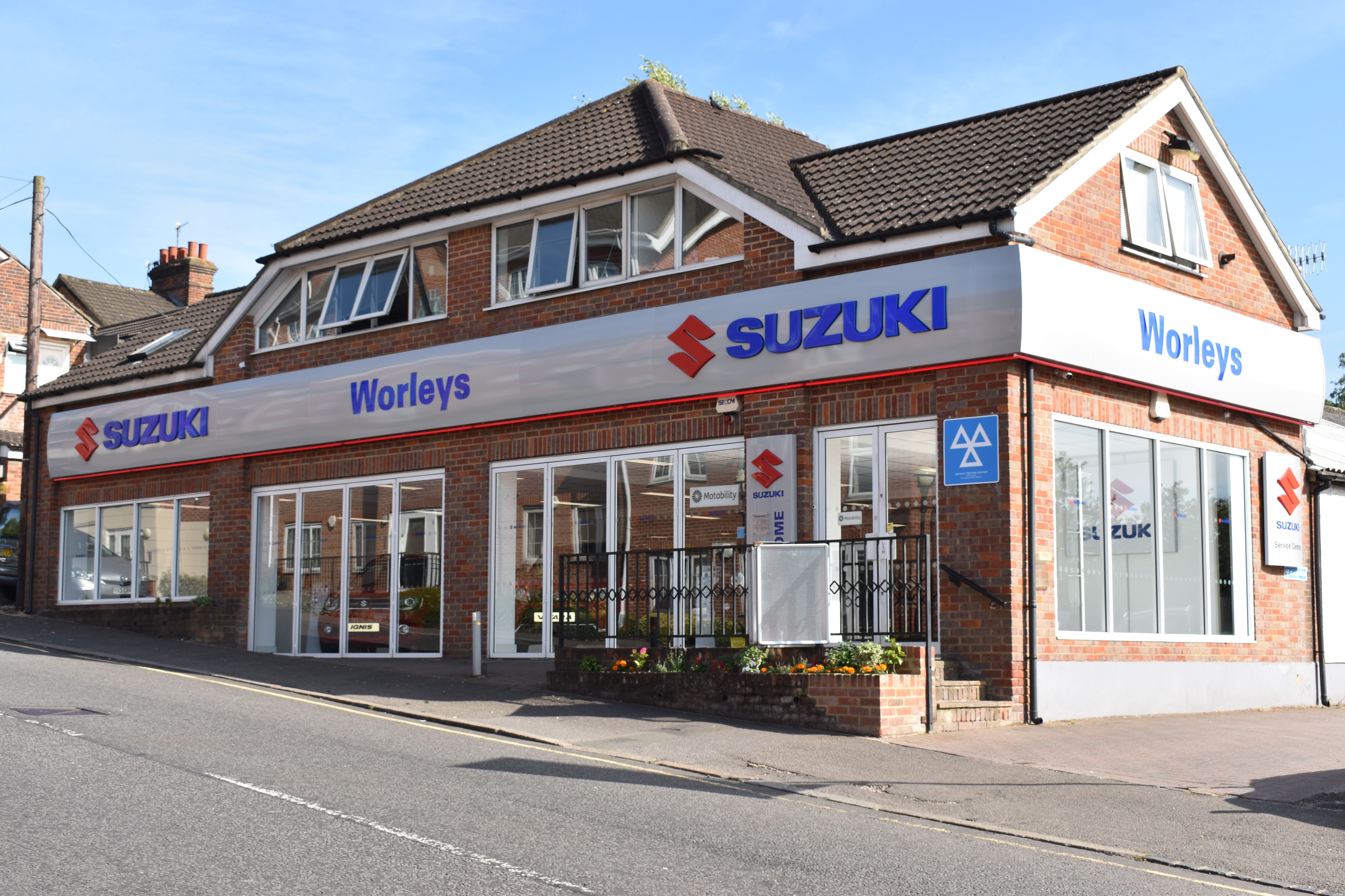 WORLEYS CITROEN OPENS NEW SUZUKI DEALERSHIP IN HIGH WYCOMBE